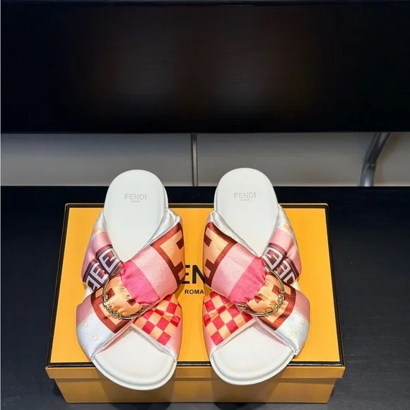 Fendi women's flat slippers - Picture 2 of 4